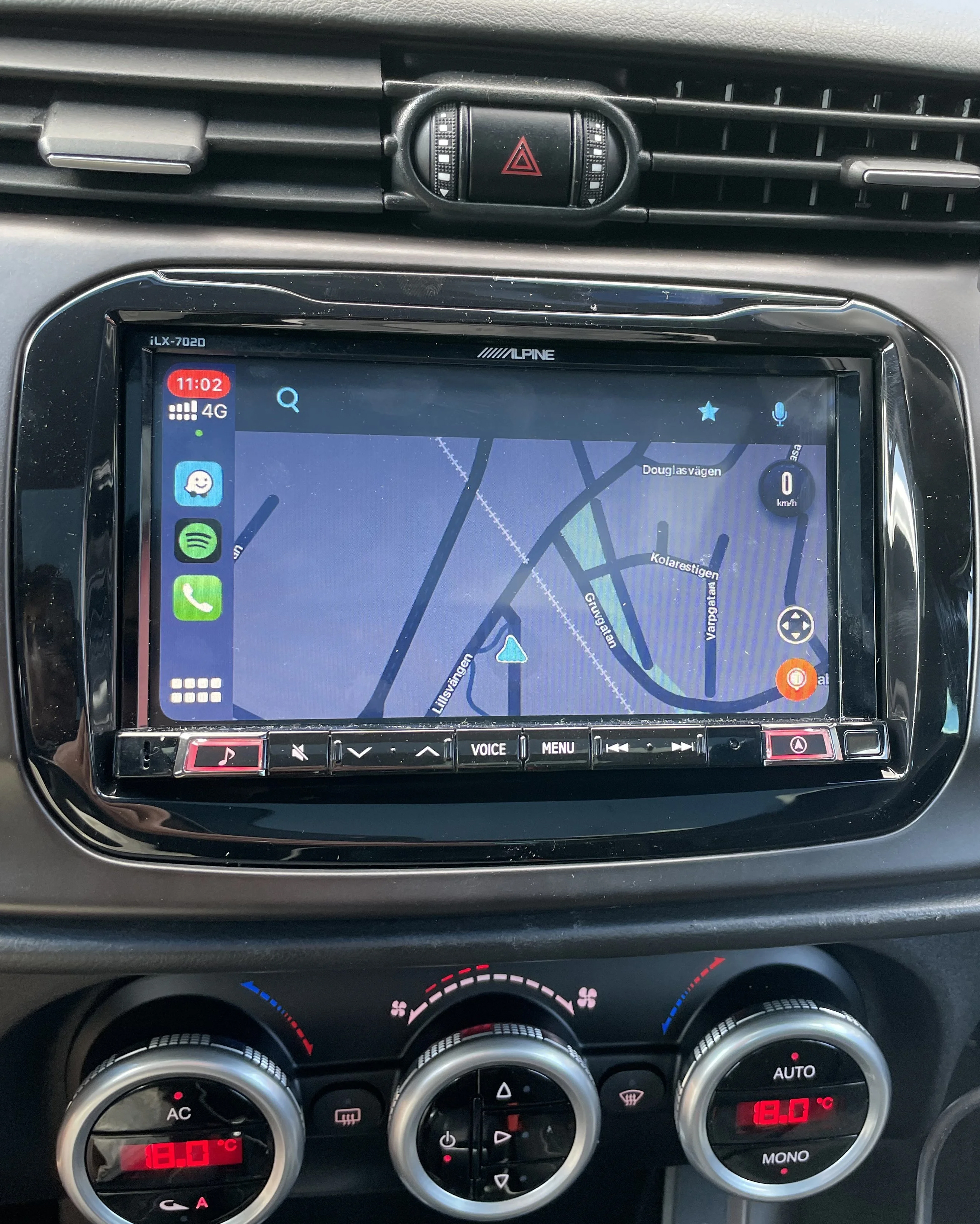 Autoradio 2 DIN CarPlay installé dans une Alfa Romeo Giulietta