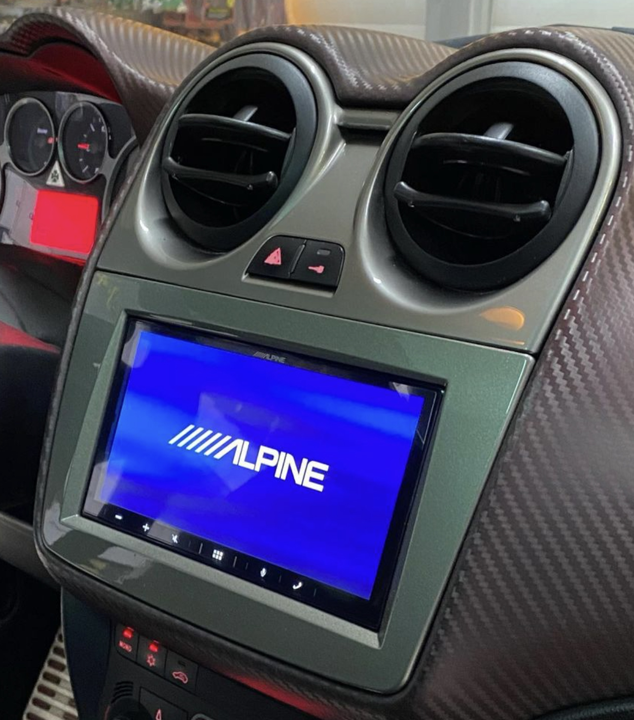 Autoradio Alpine avec GPS installé dans une Alfa Romeo MiTo