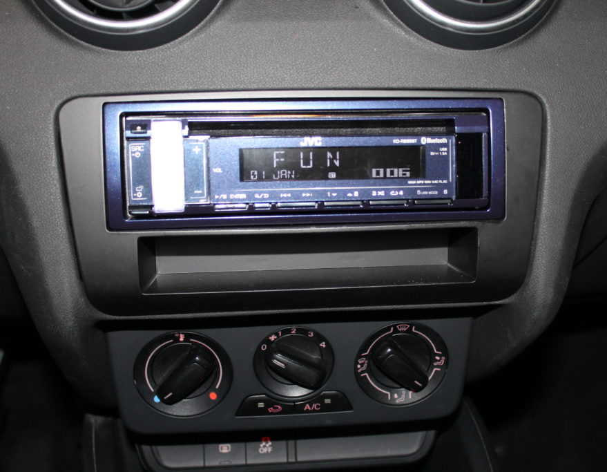 Écran tactile 32 cm CarPlay installé dans une Audi A1