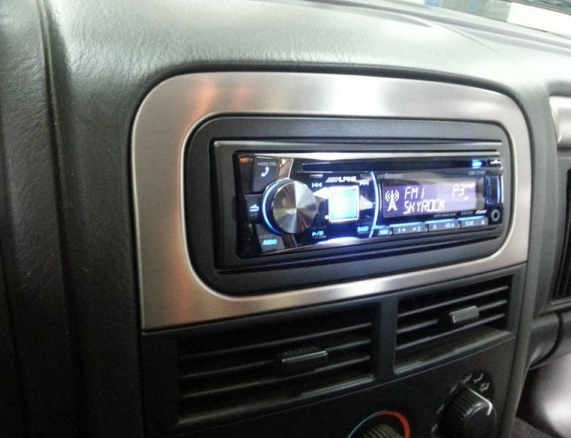 Autoradio Alpine avec GPS installé dans une Chrysler Grand Voyager