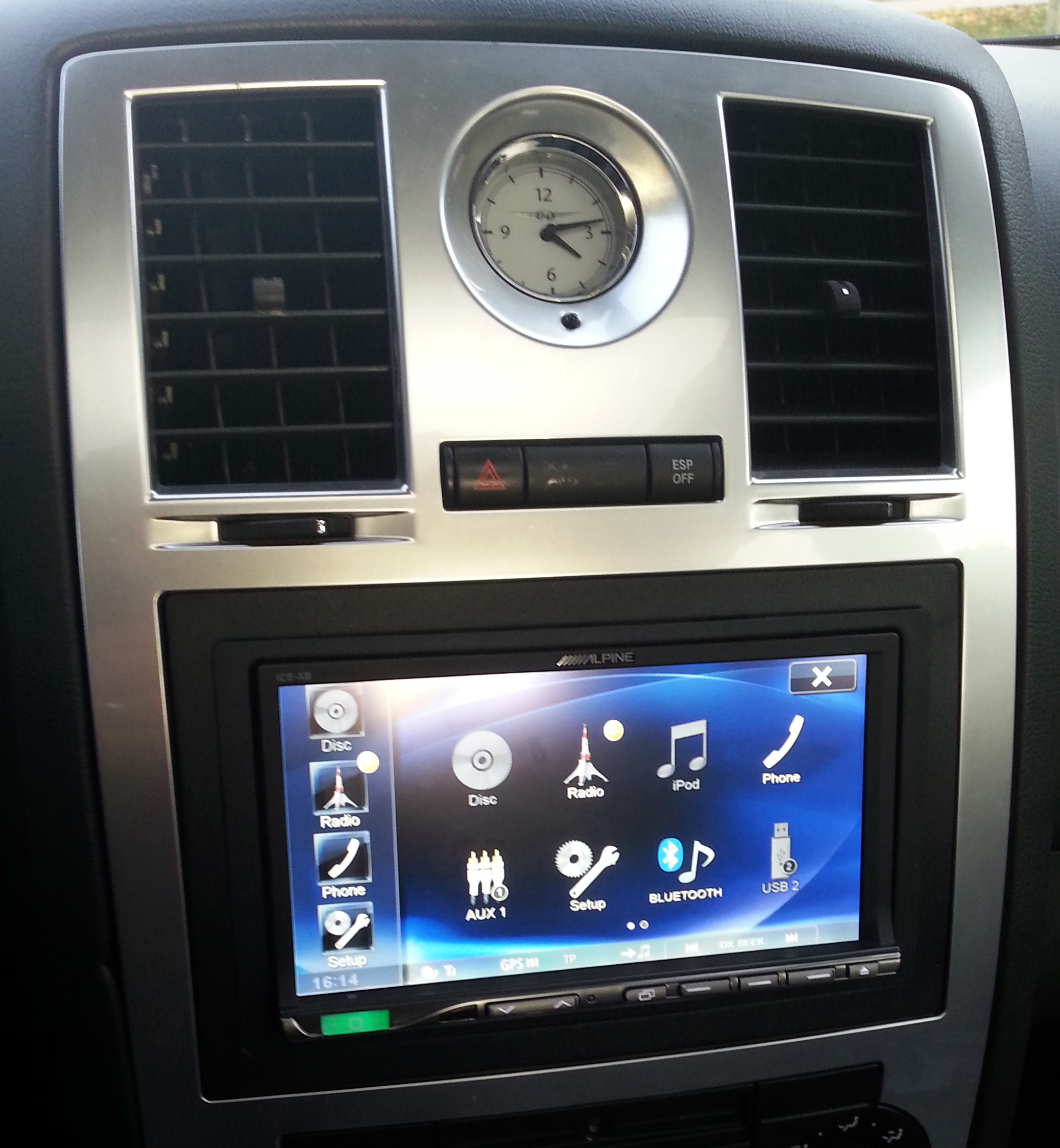 Installation autoradio 2 DIN Chrysler 300C