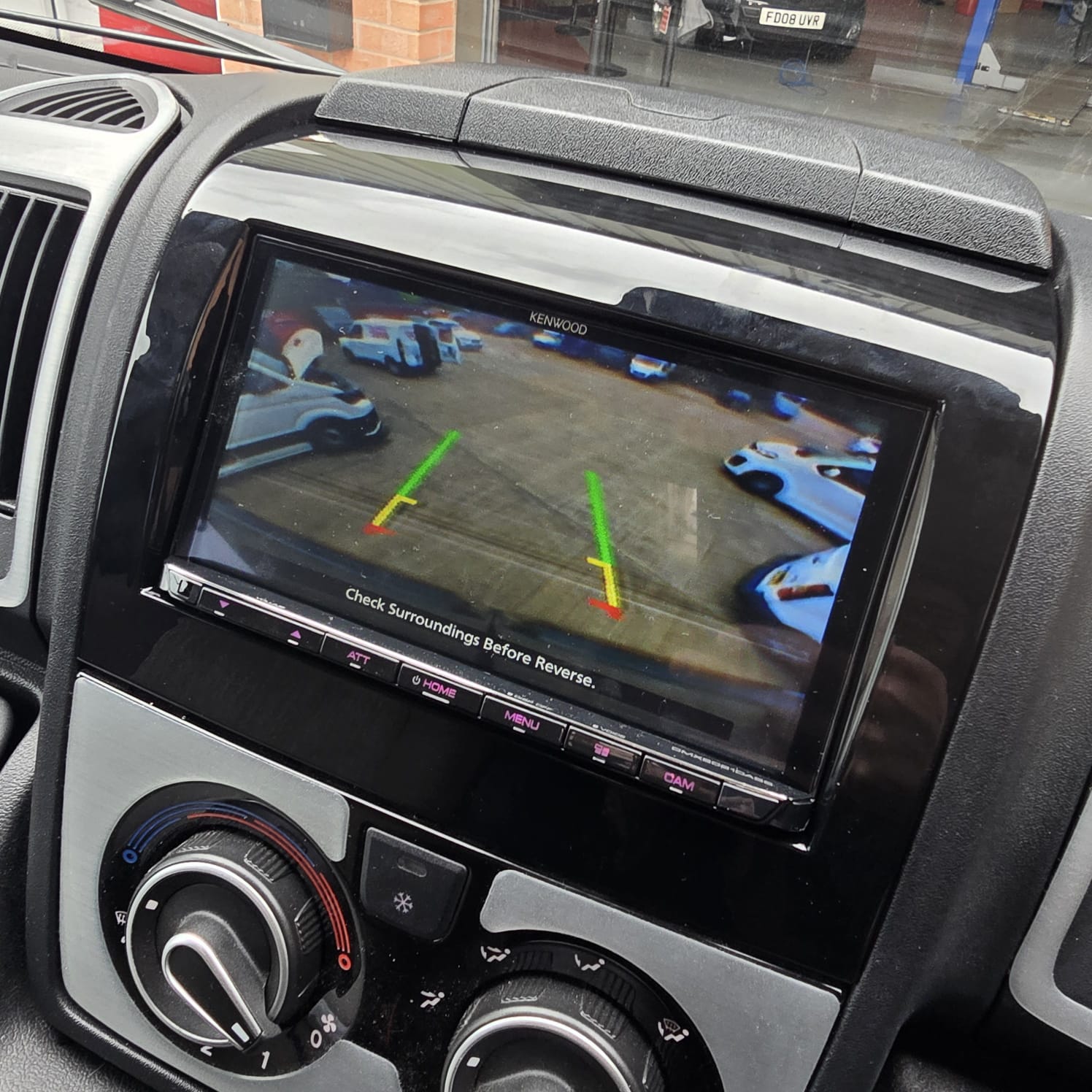 Autoradio avec GPS installé dans une Fiat