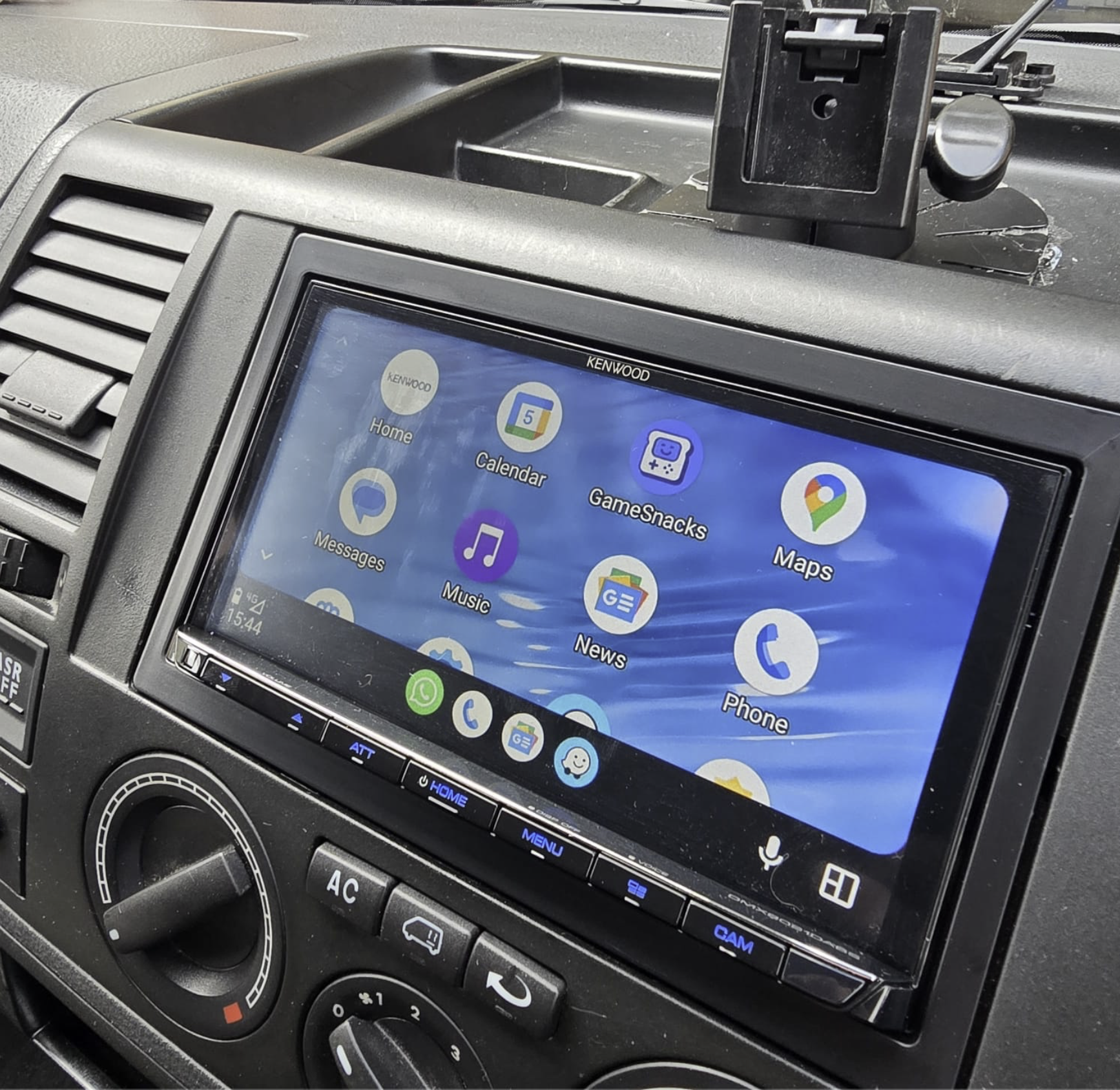 Autoradio avec GPS installé dans un Volkswagen