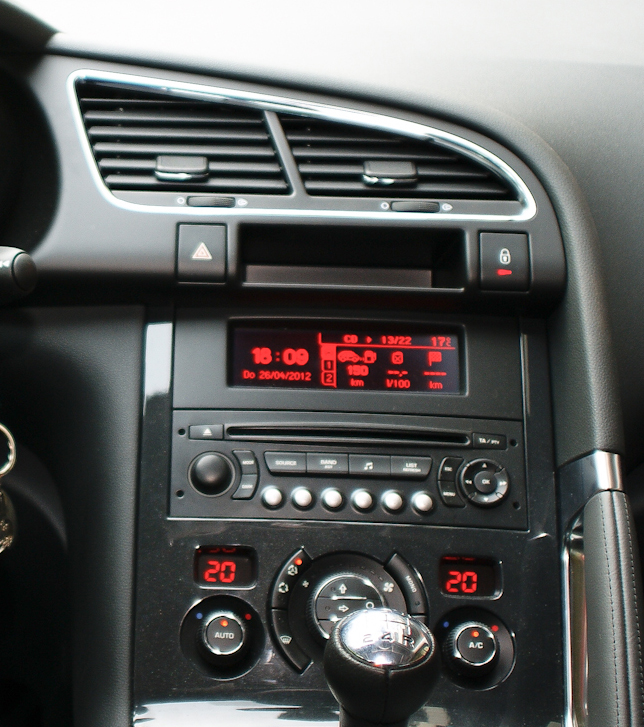 Poste Autoradio Peugeot 307 complet chargeur CD et Ecran GPS - Équipement  auto