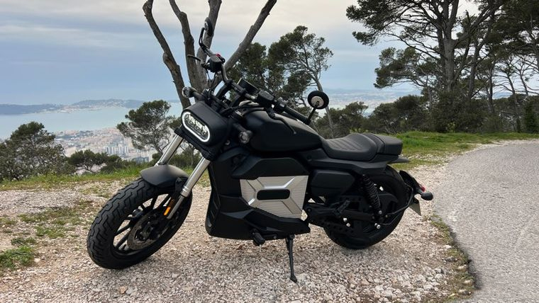 Moto électrique LYCKE Apache 125cc style Harley